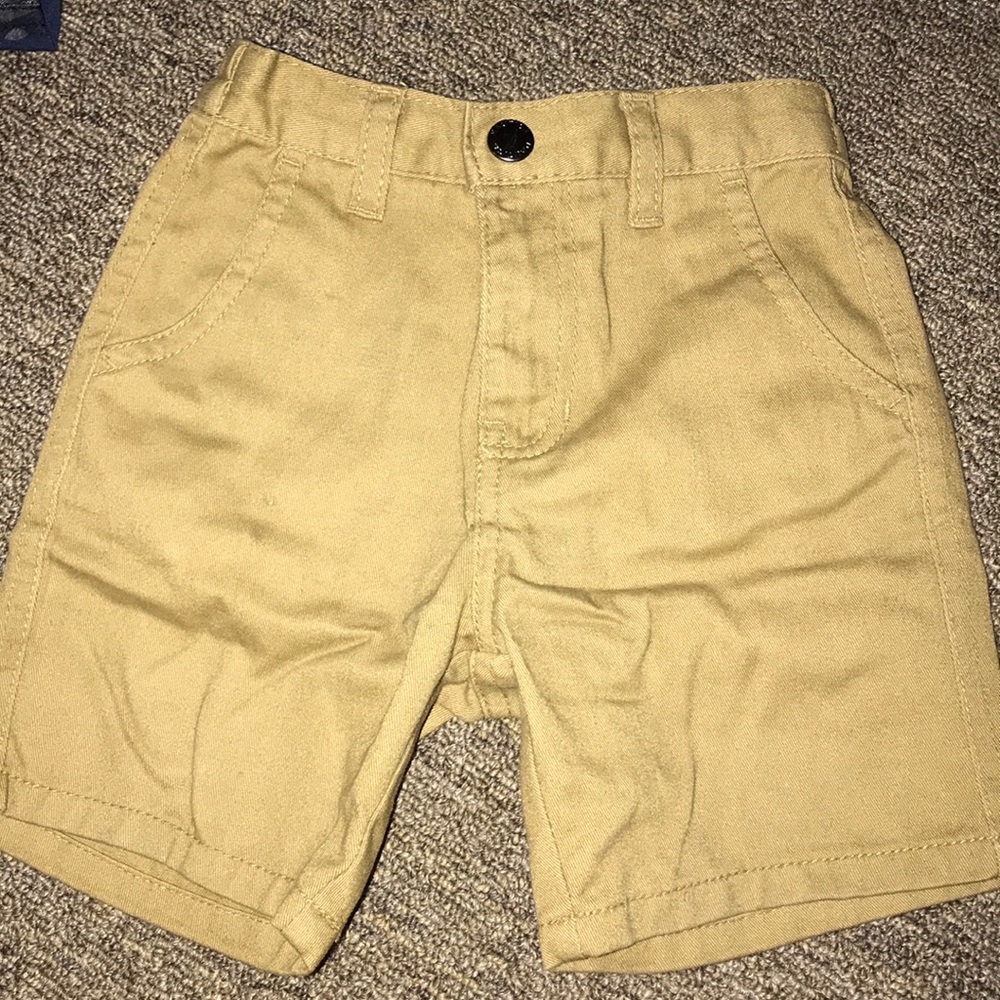 SOLD!! NÁUTICA Toddler boy shorts!